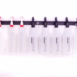 Функционална и удобна закачалка за бутилки и пулверизатори