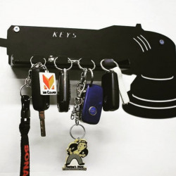 Закачалка за ключове с форма на полираща машина с допълнителен рафт